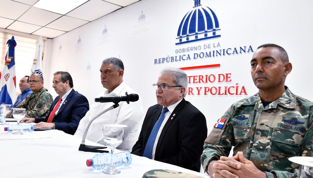 Incorporarán militares y policías retirados a seguridad de hospitales  