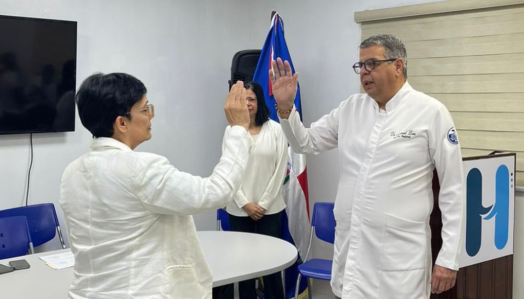 Juramentan nueva directora del Hospital Pediátrico Arturo Grullón 