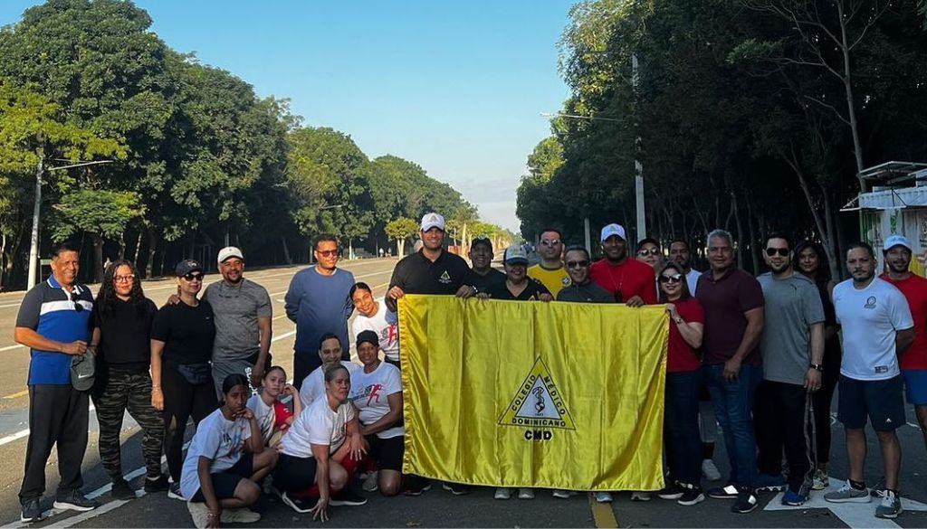 Realizan con éxito caminata por la salud en Santiago 