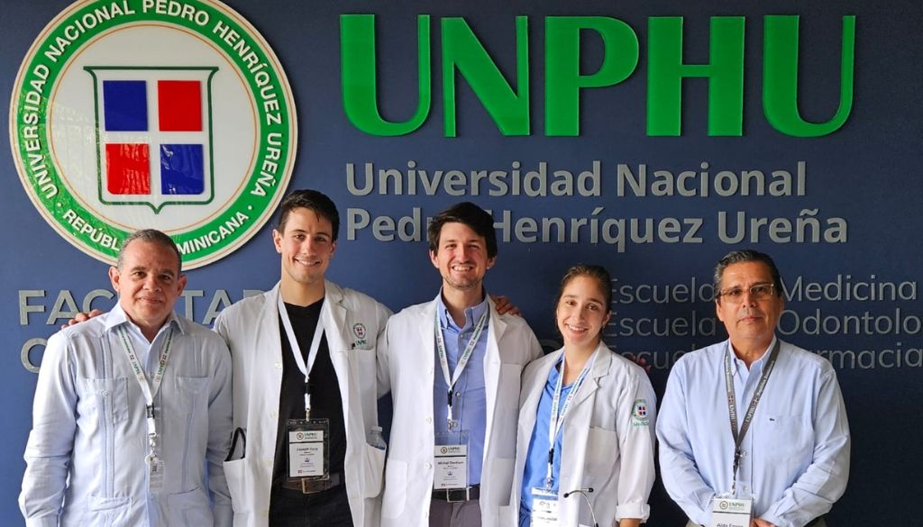 Autoridades UNPHU reciben estudiantes de Columbia University 