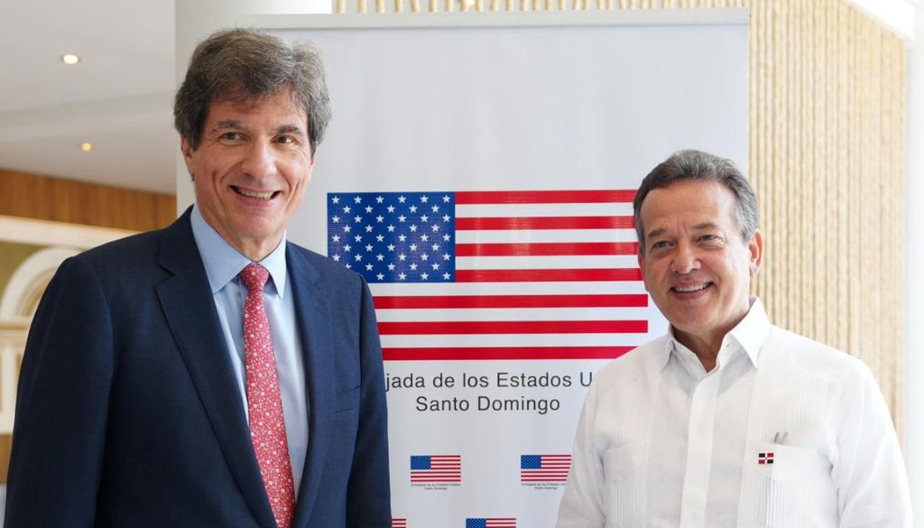 Destacan avances de la industria médico-farmacéutica en el país 