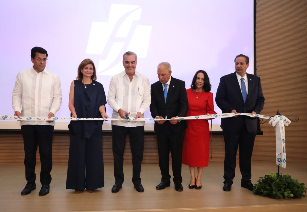Autoridades participan en inauguración del HOMS Health and Wellness Center en Santiago 