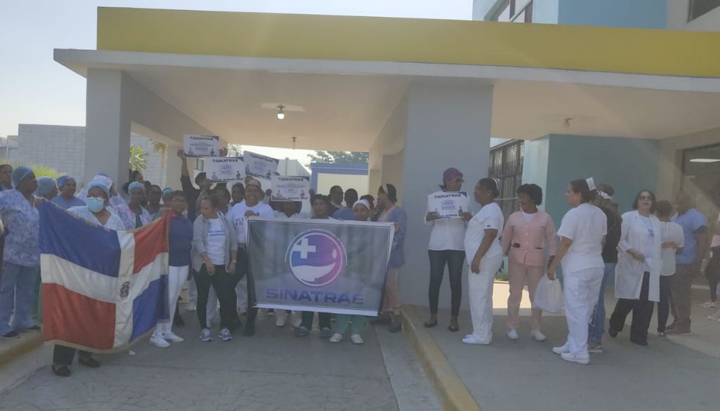 Gremios de enfermería protestan por reivindicaciones salariales 