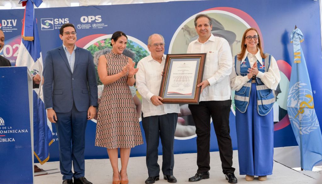 Reconocen aportes a la medicina dominicana del Dr. Jesús Feris Iglesias 