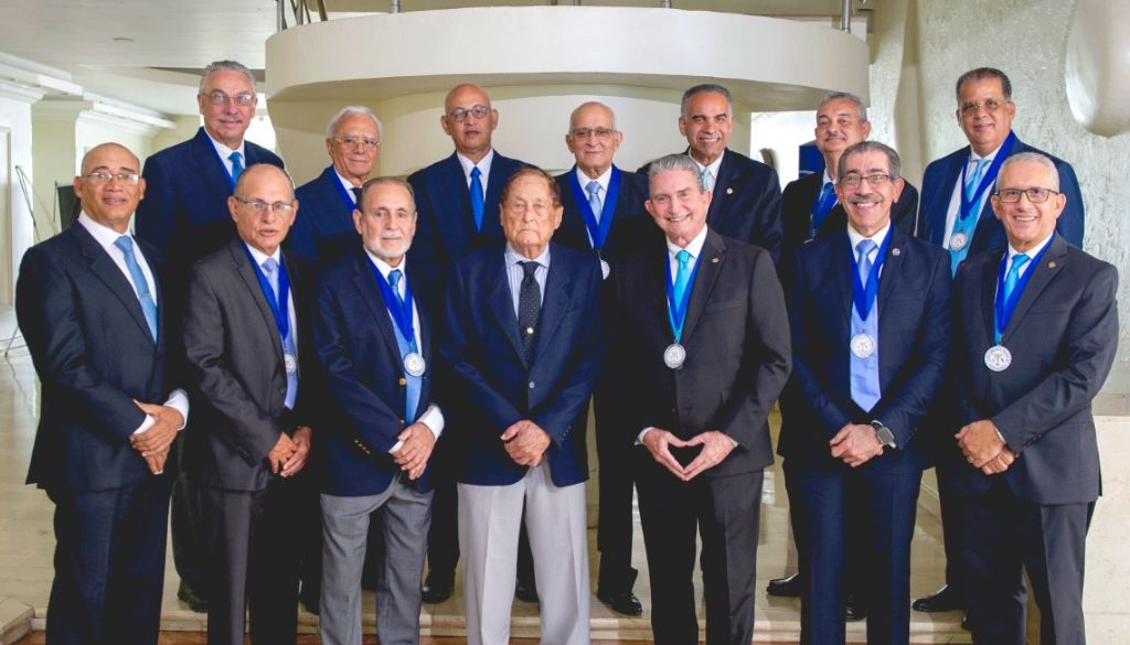 Colegio Cirujanos celebra encuentro con pasados presidentes  