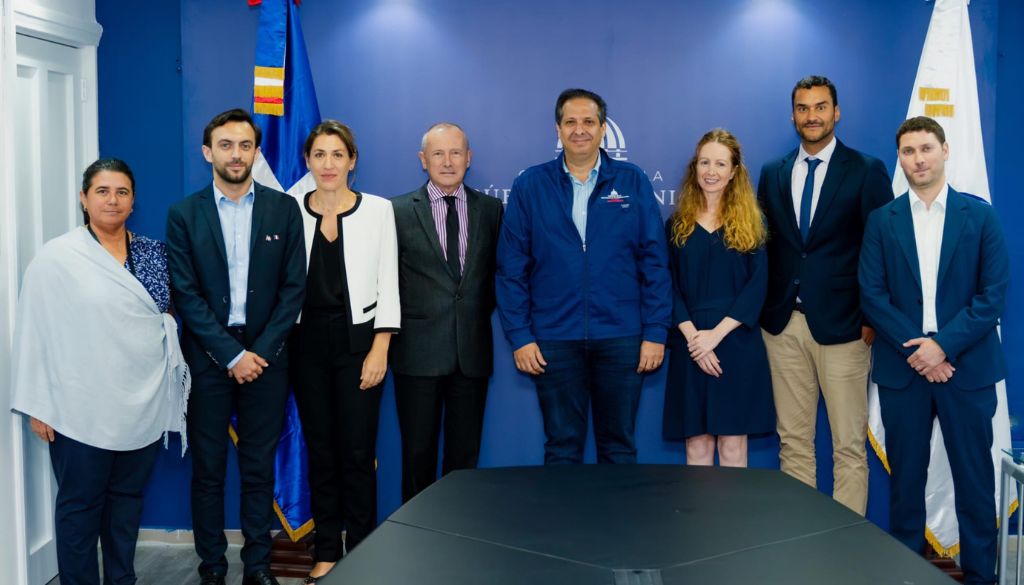 Revisan avances en cooperación para fortalecer sistema salud dominicano 