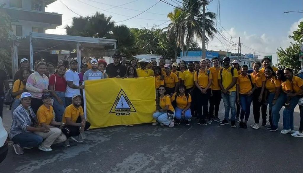 Gran Caminata por la salud reúne cientos de médicos del Este 