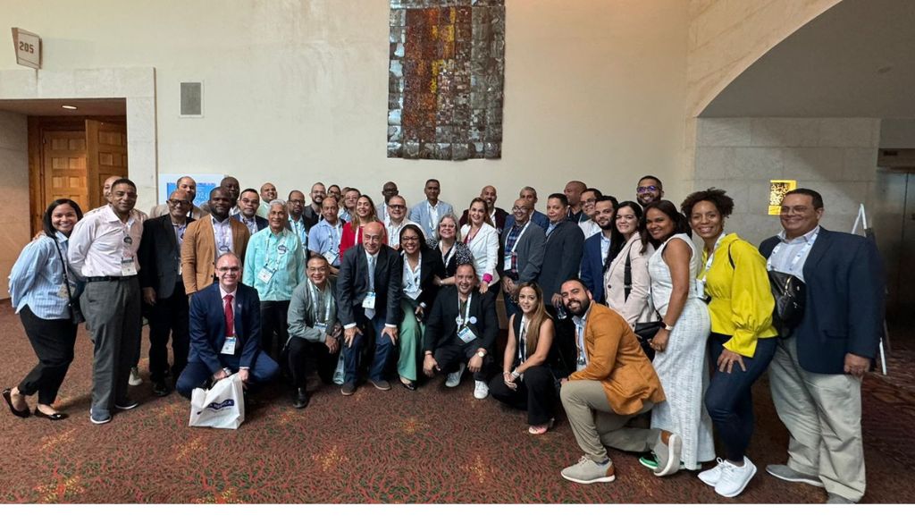 Amplia delegación de médicos dominicanos destaca en evento internacional 