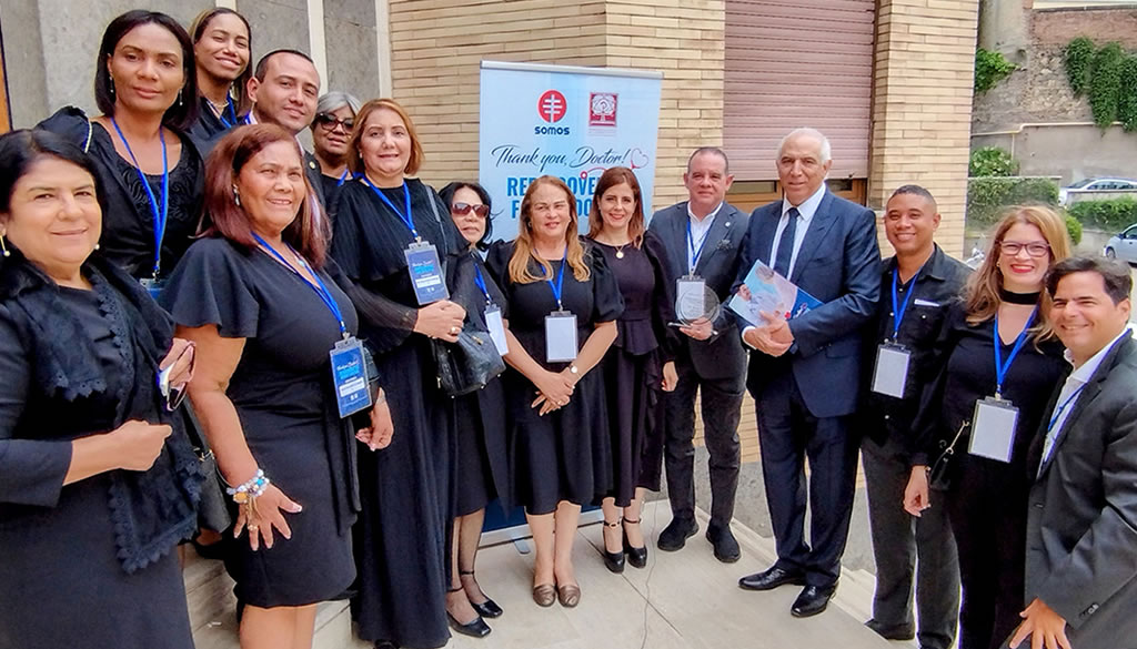 Delegación dominicana entrega reconocimiento al doctor Ramón Tallaj en Ciudad del Vaticano 