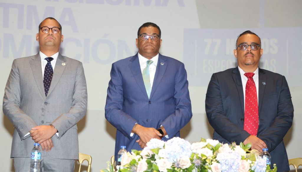 Hospital Salvador B. Gautier gradúa 77 nuevos médicos  