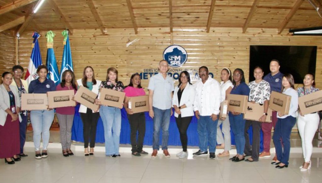 Autoridades entregan equipos para fortalecer atención primaria 
