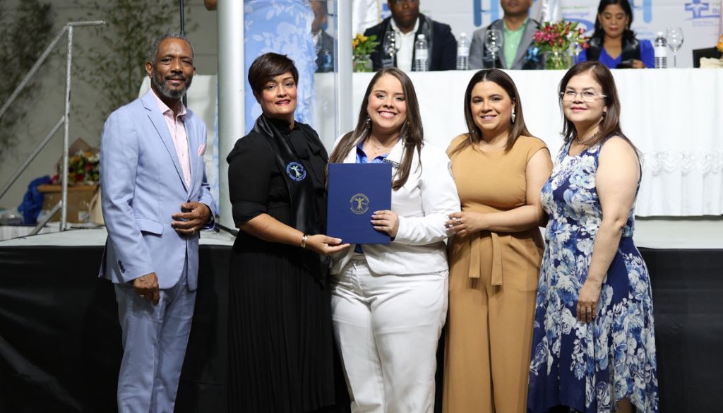 Centro Médico Bournigal realiza onceava promoción y finalización de Residencias Médicas 
