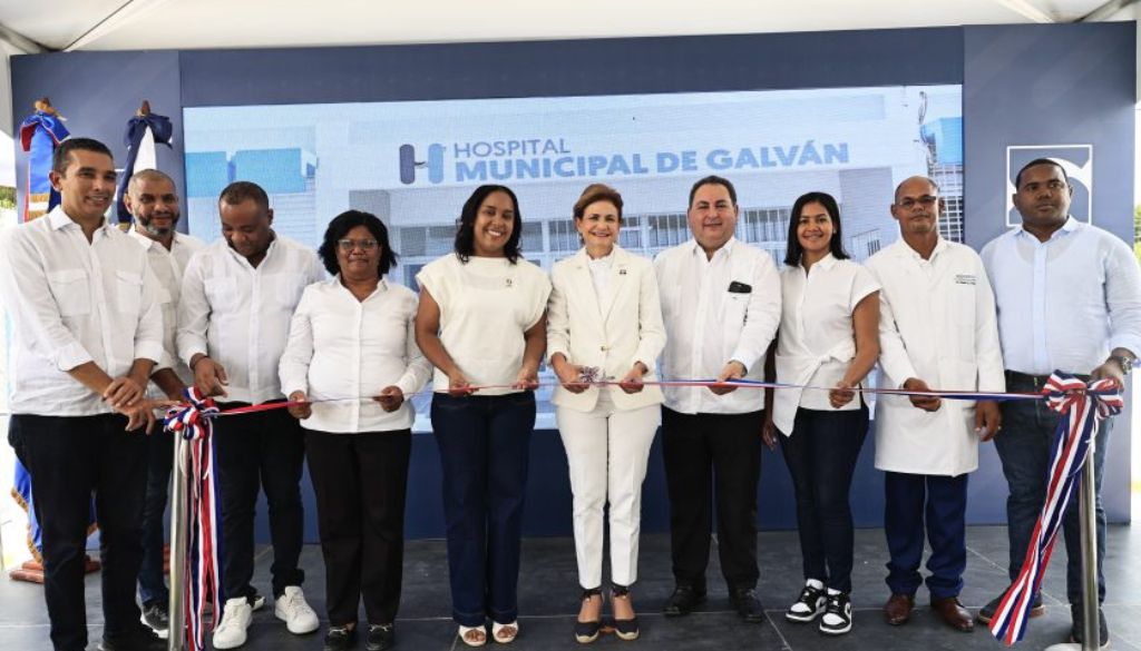 Autoridades entregan obras en dos hospitales en Bahoruco 