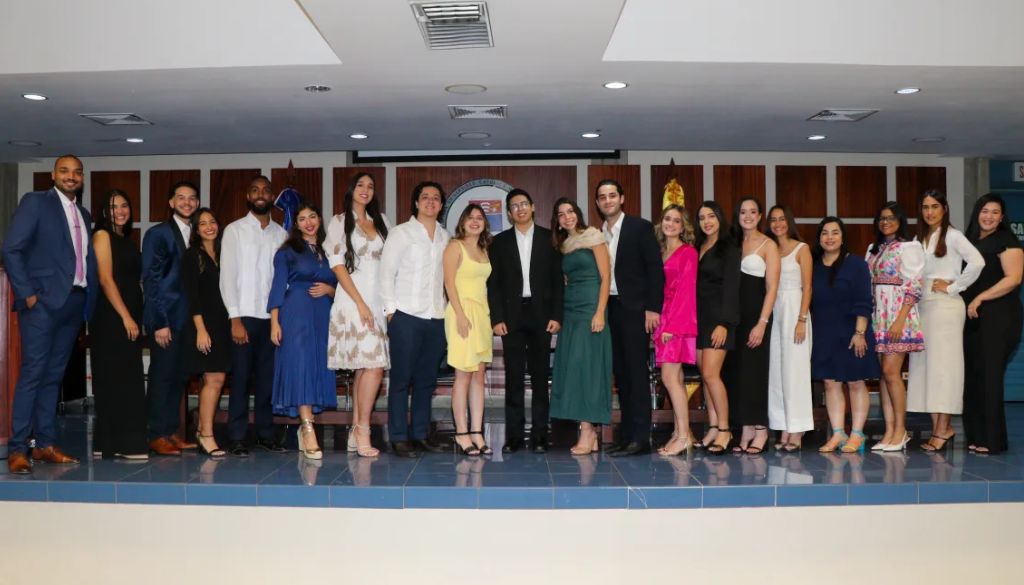 Gradúan décima promoción de médicos dominicanos certificados en investigación por Harvard 