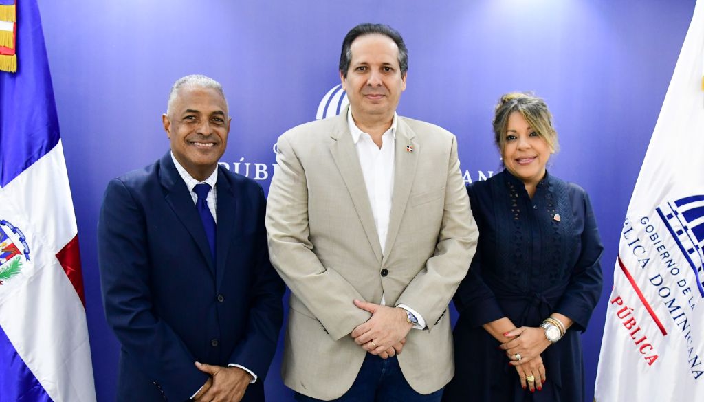 Juramentan dos nuevos viceministros de salud 