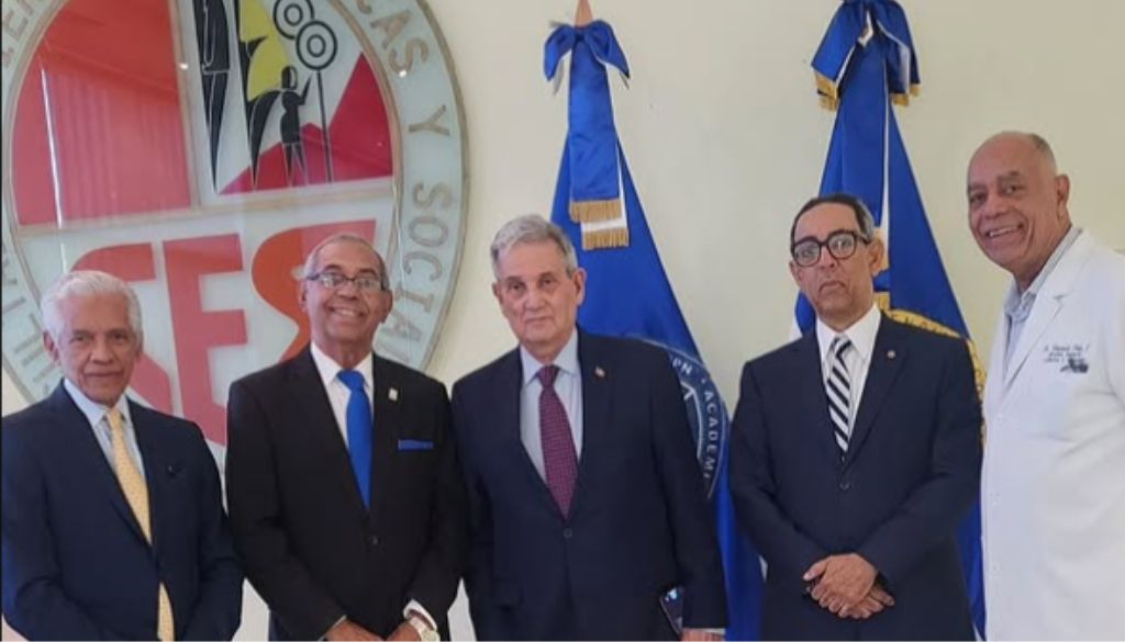 Dr. José Joaquín Puello realiza conferencia “Un Viaje a través del Cerebro” 