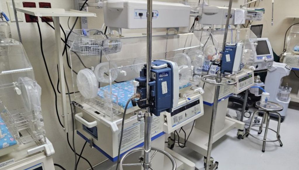 Unidad de Perinatología del Hospital Inmaculada Concepción de Cotuí duplica capacidad con nuevas incubadoras 