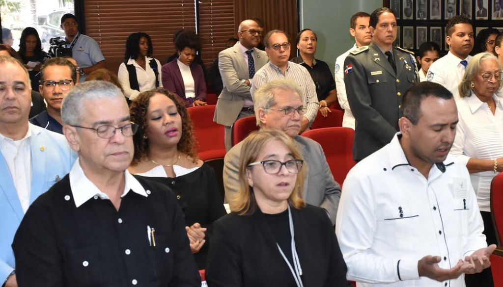 Médicos ofician misa en honor a los fallecidos en tragedia en discoteca 