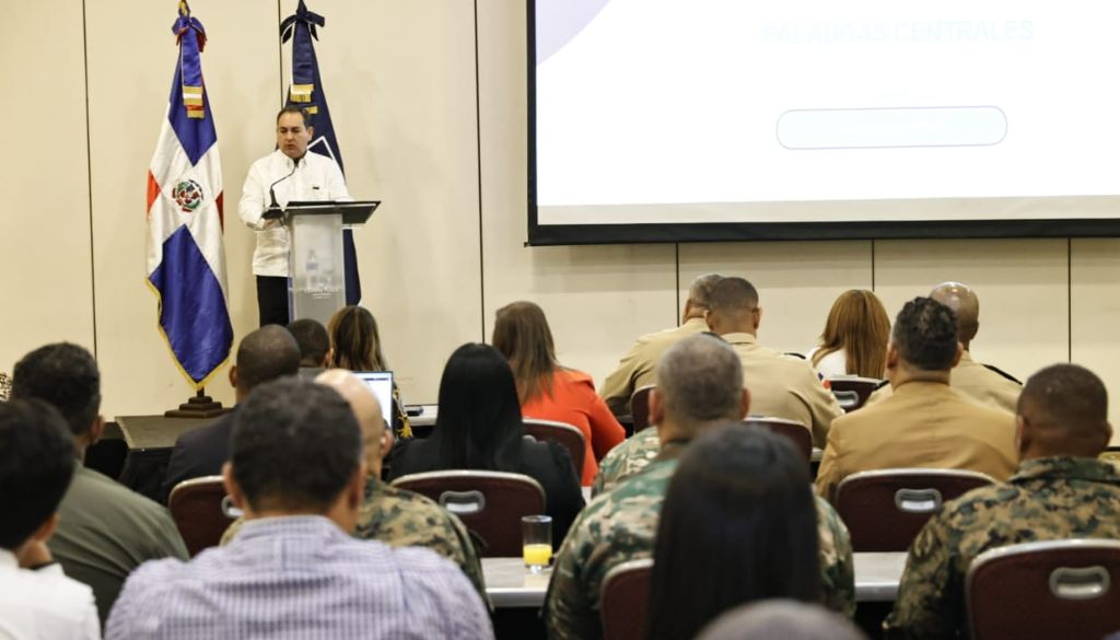 Autoridades presentan procedimiento regulador para servicios de salud a extranjeros 