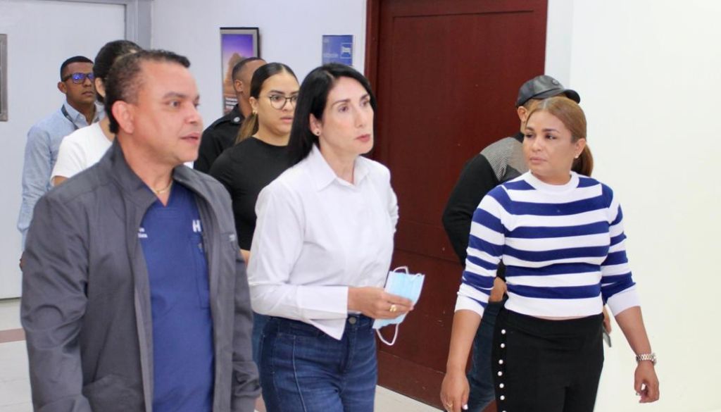 Primera Dama visita pacientes ingresados en el Ney Arias Lora 