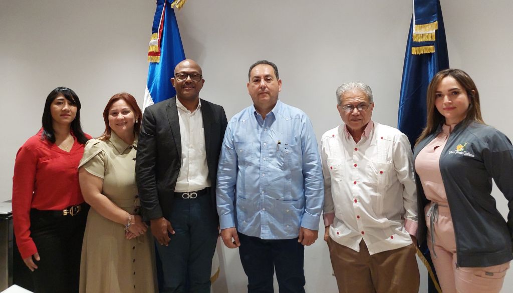Tras meses de conflicto médicos llegan a acuerdo con SNS  