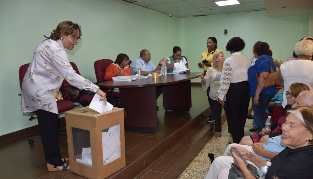 Médicos pensionados del CMD eligen nueva directiva 2025-2027 