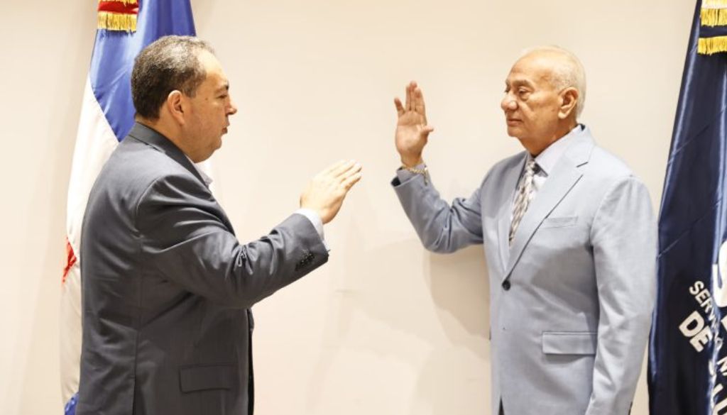 SNS juramenta nuevo director del Hospital Doctor Antonio Musa 