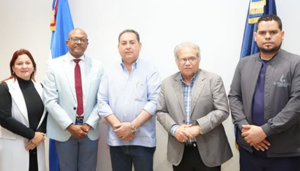 SNS y CMD sostienen encuentro para fortalecer residencias médicas y mejorar condiciones del personal de salud 