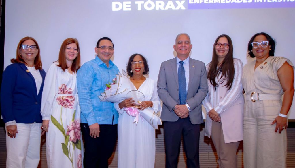 Radiólogos reconocen trayectoria de la Dra. Elicia Novas en exitosa jornada 
