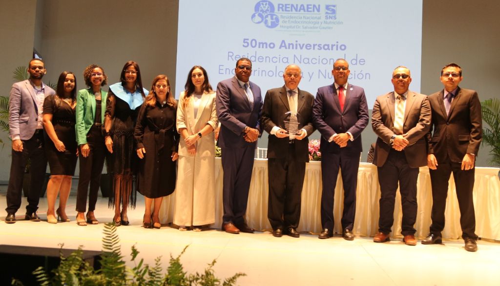 Hospital Salvador B. Gautier gradúa 81 nuevos especialistas en 25 áreas 