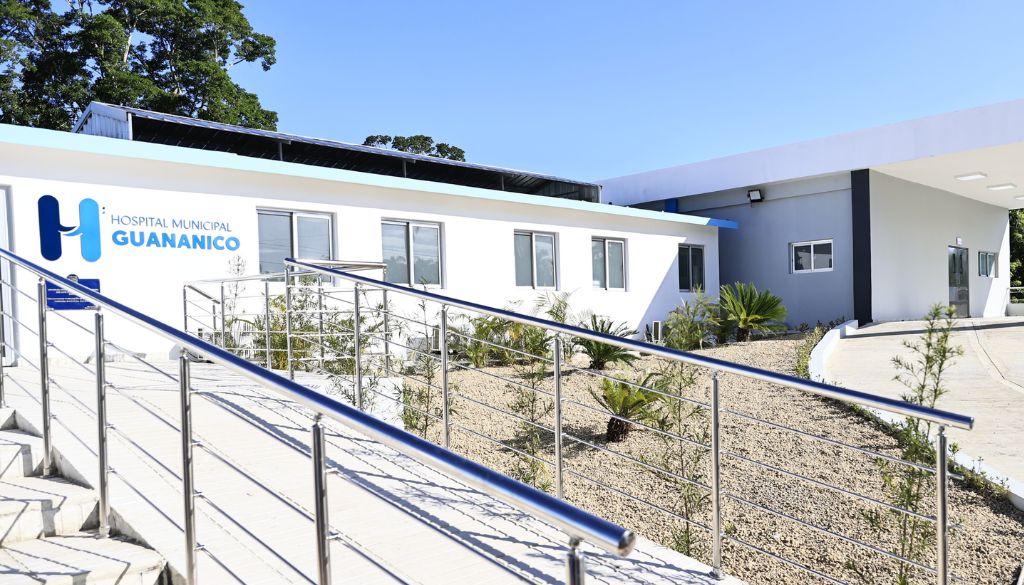 Autoridades inauguran remozado Hospital Municipal Guananico de Puerto Plata 