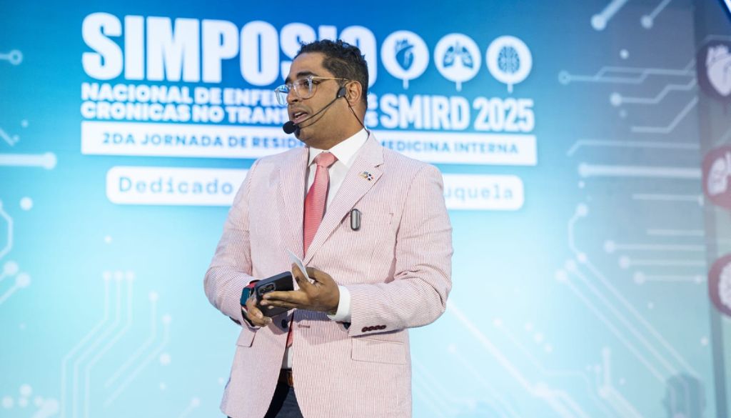 Especialista insta a médicos integrar IA como aliada en la atención en salud 
