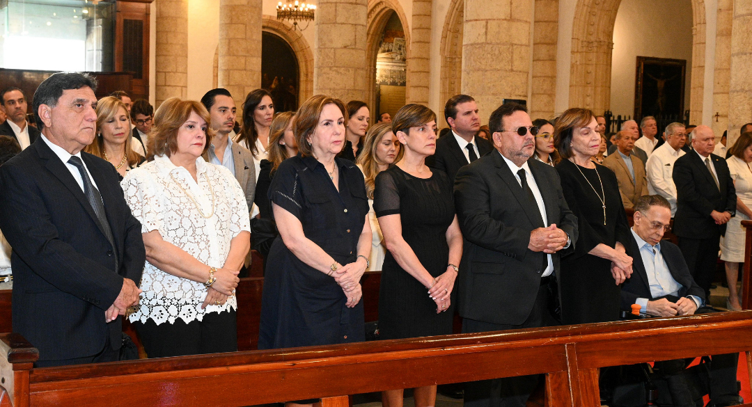Familiares y empleados de Rehabilitación rinden emotivo homenaje a doña Mary Pérez Marranzini 