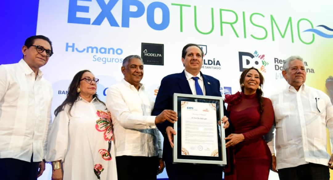 Reconocen al doctor Víctor Atallah por impulsar el turismo médico y  fortalecer la calidad sanitaria 