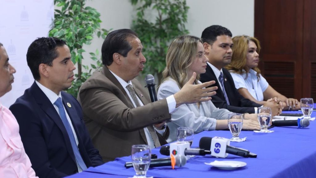 Gobierno refuerza apoyo integral a familias afectadas por la tragedia del Jet Set 