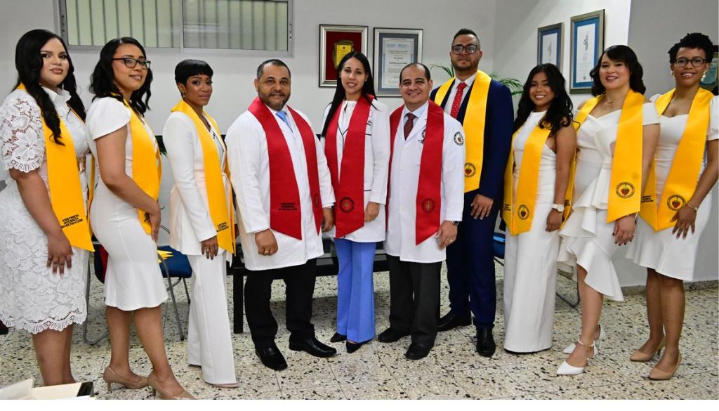Instituto Dominicano de Cardiología gradúa nueva promoción de especialistas 