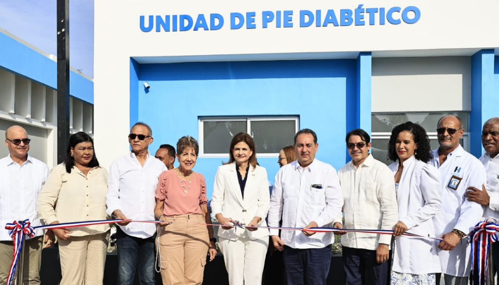 Autoridades entregan segunda unidad de pie diabético en Hospital Municipal de Imbert 