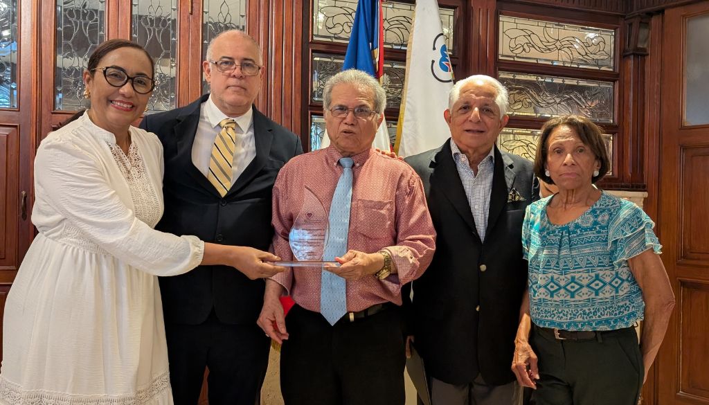 Sociedad especializada reconoce al Dr. Waldo Ariel Suero 