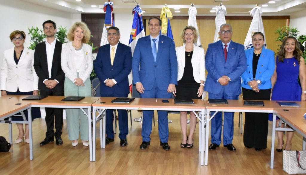RD impulsa segunda fase de programa para fortalecer salud y protección social  