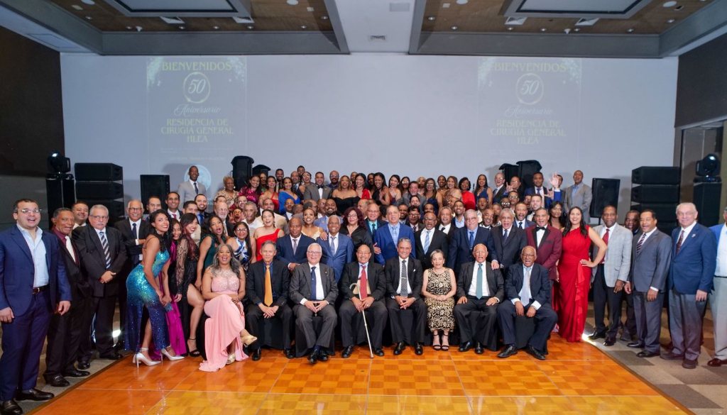 Residencia de Cirugía del Hospital Dr. Luis Eduardo Aybar celebra 50 años de formación médica 