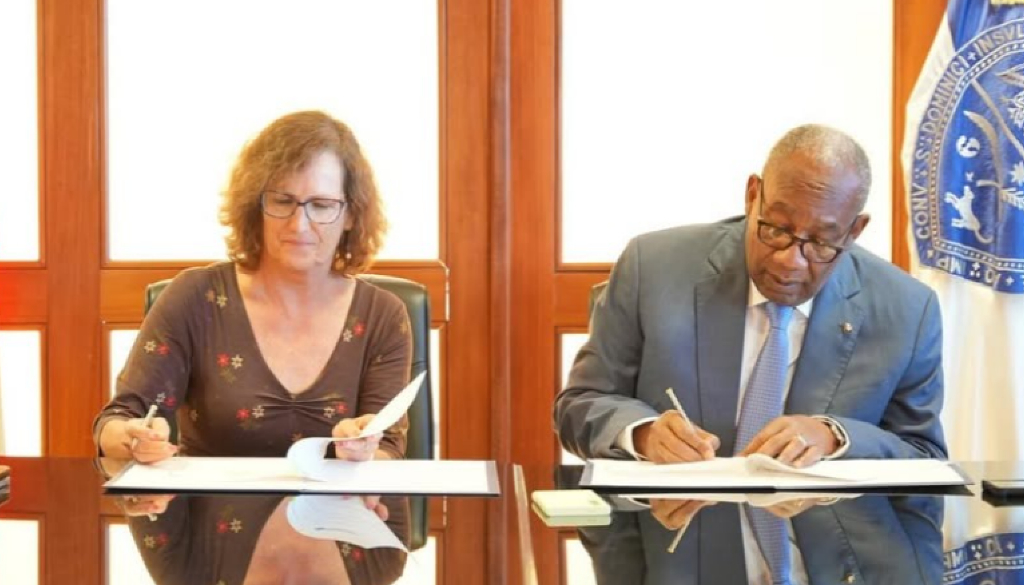 UASD y Universidad de Massachusetts Amherst firman acuerdo de cooperación académica y científica 