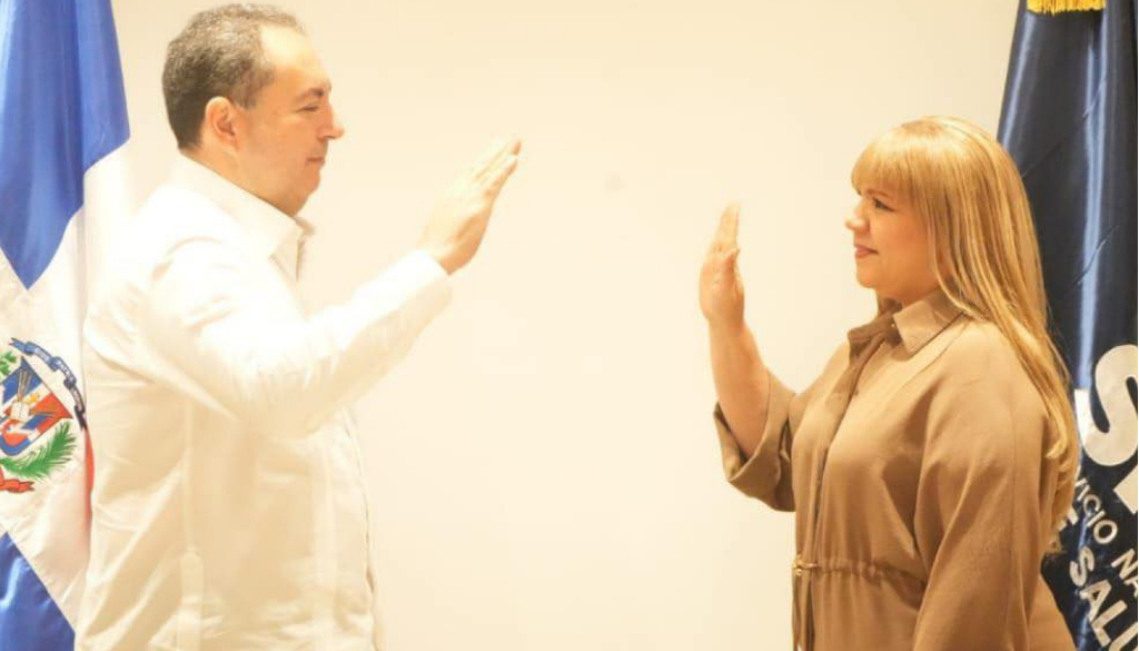 Doctor Mario Lama juramenta doctora Marisol Taveras como encargada de salud mental sede central 