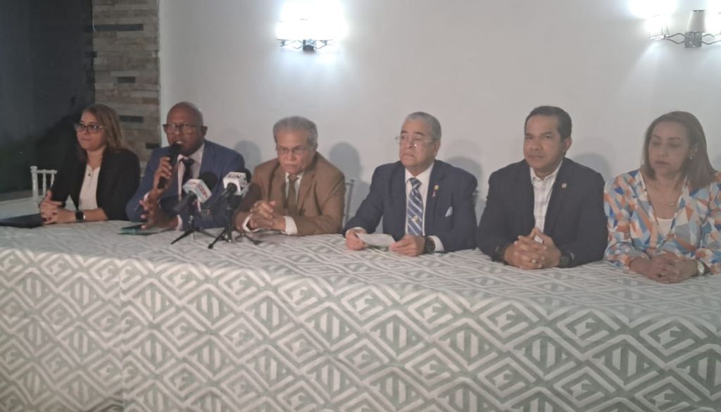 CMD plantea expansión atención primaria como solución a desempleo médico  