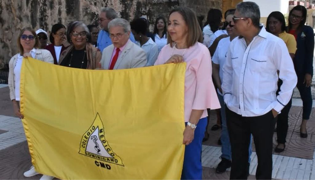 Reiteran llamado a presidente para mejorar pensiones de médicos retirados 