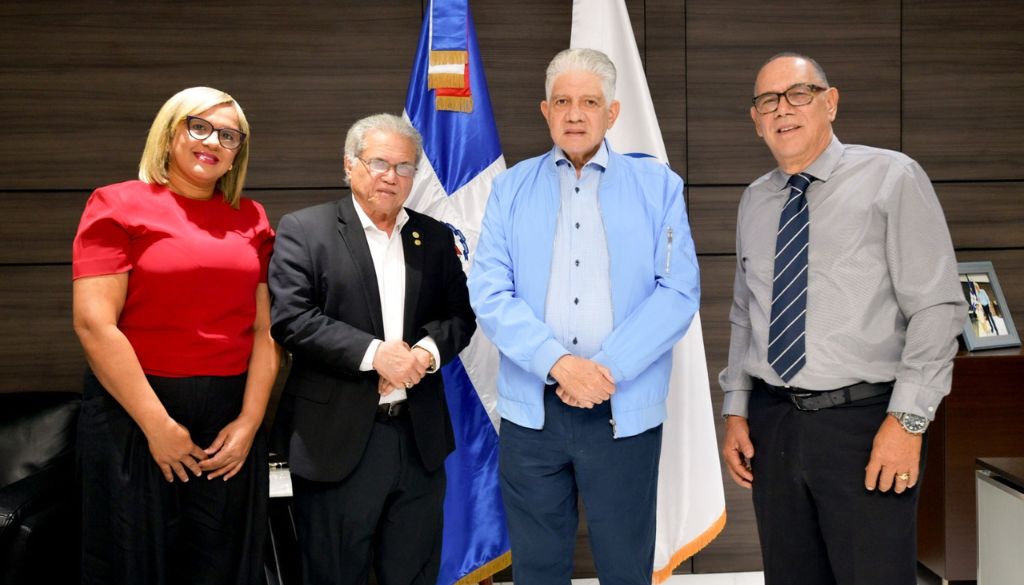 CMD y Obras Públicas abordan mejoras salariales para médicos 