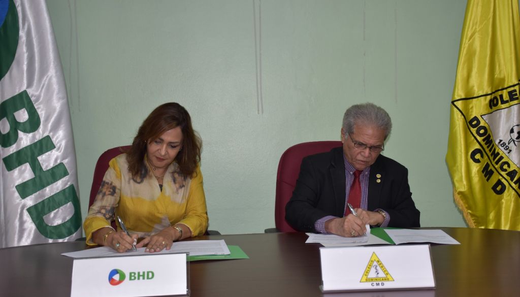 CMD firma convenio para fortalecer bienestar financiero de los médicos 