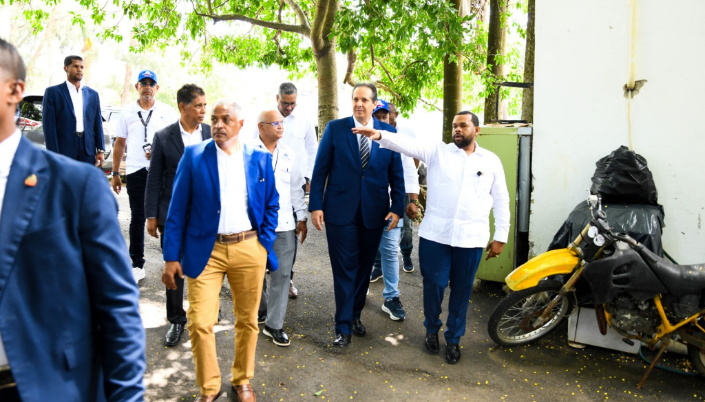 Ministro de Salud visita direcciones provinciales y áreas de salud para identificar mejoras en los servicios sanitarios 