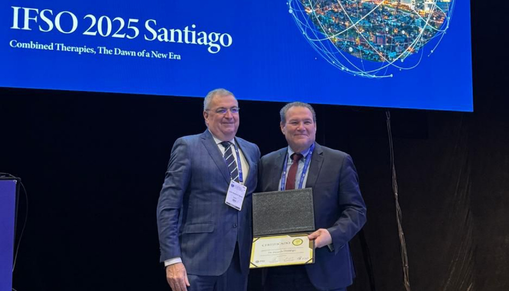Dr. Ricardo Domingo recibe medalla de oro a la excelencia en Congreso Mundial de IFSO 