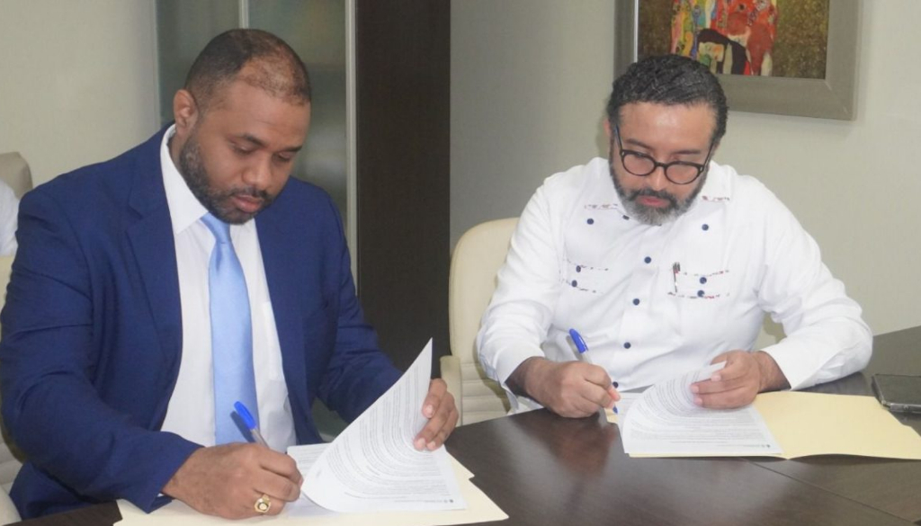 Hospital Reynaldo Almánzar fortalece equipo académico con incorporación honorífica del doctor Yotin Pérez 