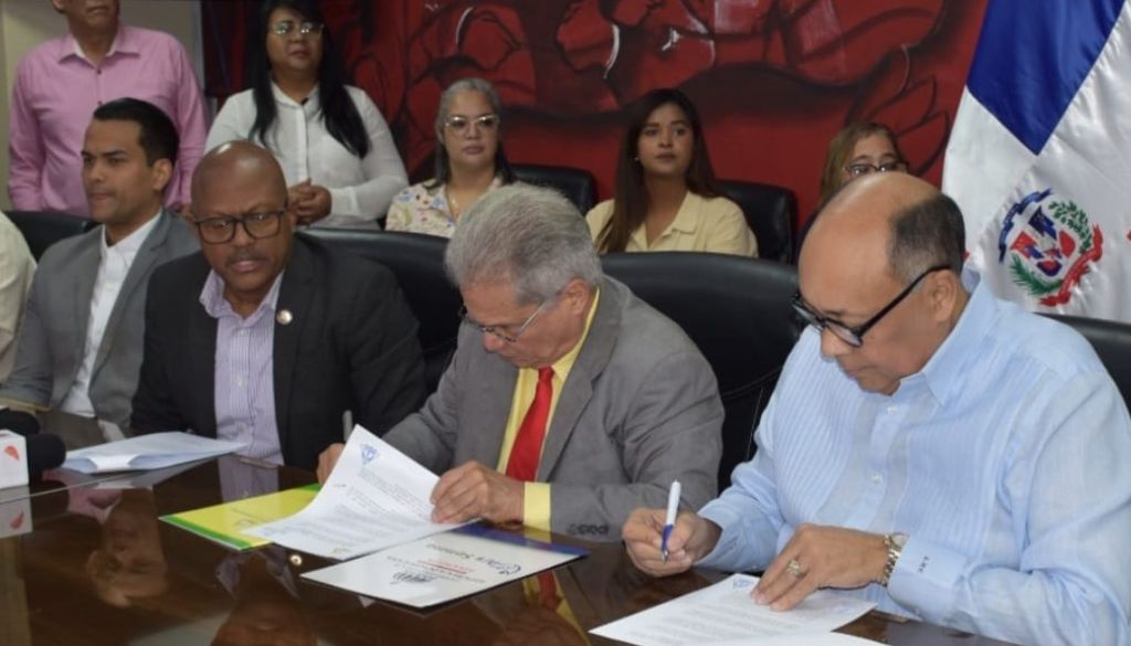 Acuerdo garantiza aumento salarial del 25% a médicos del SEMMA 